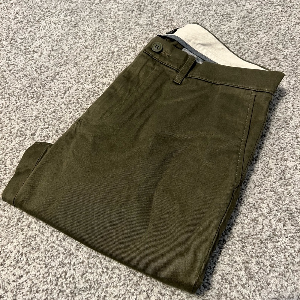 J. Crew Men’s 484 Slim Fit Stretch Chino in Dark Olive Green 30x30 NW/Out Tags